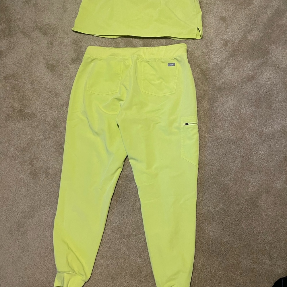 Figs scrubs. Catarina top and Zamora bottoms large